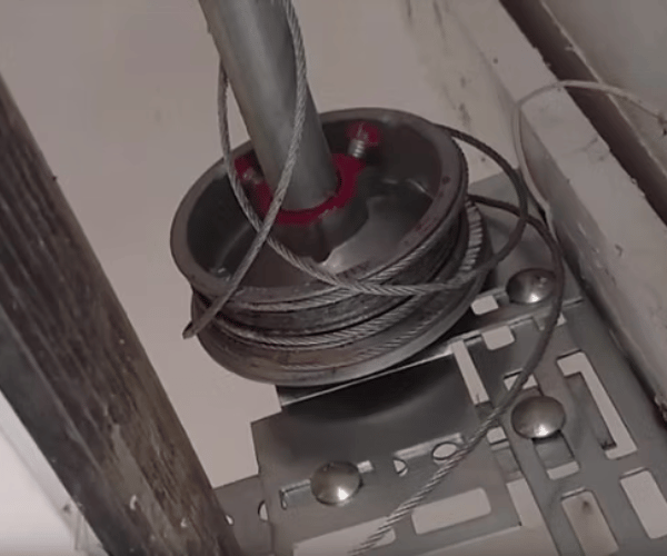 garage doorsnapped cable